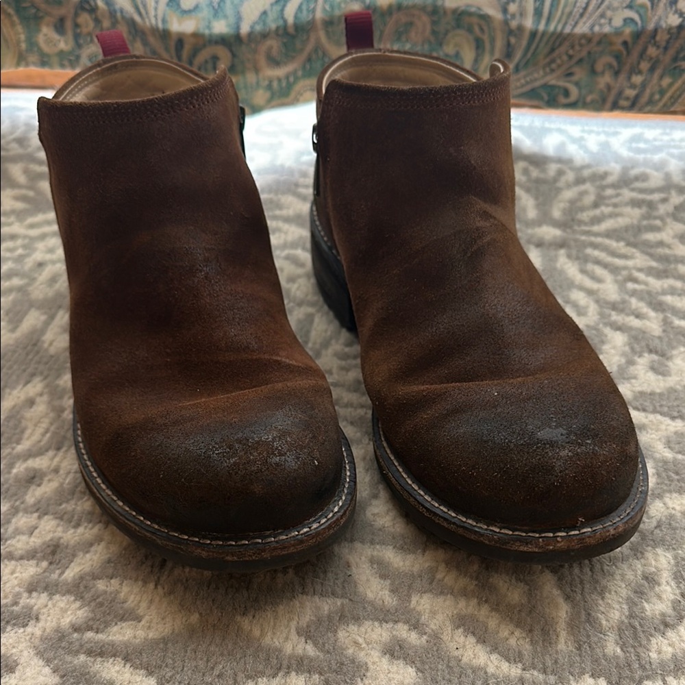 Keen Brown Ankle Boots with Streamlined Design